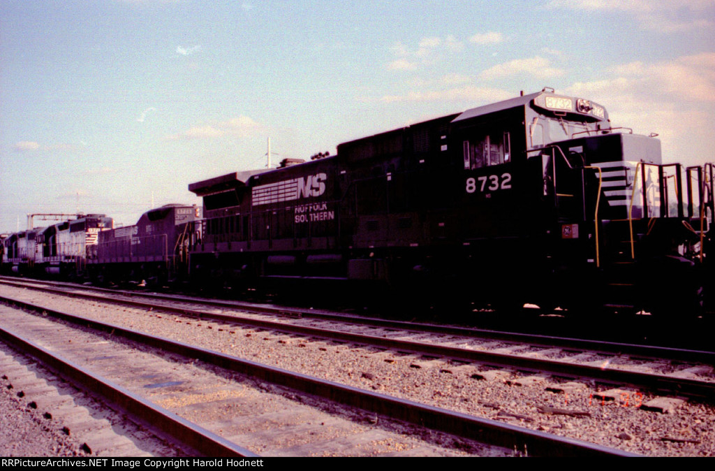 NS 8732 and others in Glenwood Yard